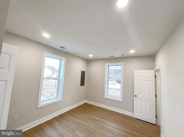 9204 DOUGLAS ST, Manassas, VA 20110