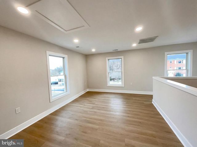 9204 DOUGLAS ST, Manassas, VA 20110