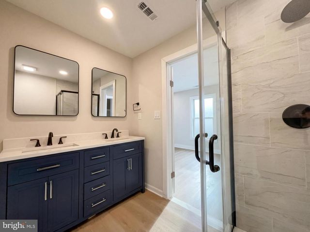 9204 DOUGLAS ST, Manassas, VA 20110