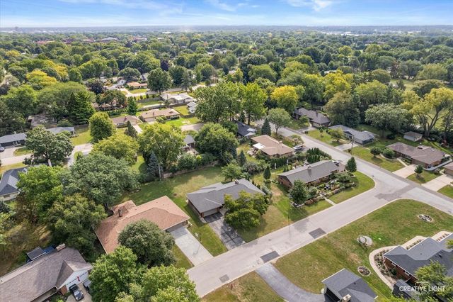 390 LRA Drive, Aurora, IL 60506
