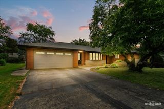 390 LRA Drive, Aurora, IL 60506