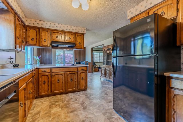 740 N Modoc Avenue, Medford, OR 97504