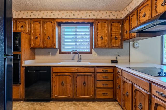 740 N Modoc Avenue, Medford, OR 97504