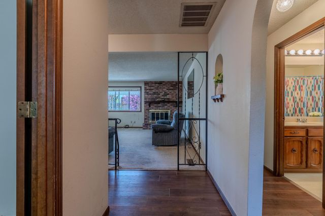 740 N Modoc Avenue, Medford, OR 97504