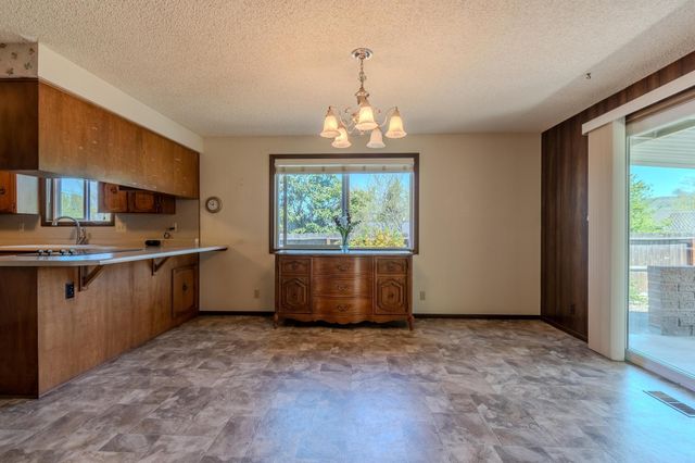 740 N Modoc Avenue, Medford, OR 97504