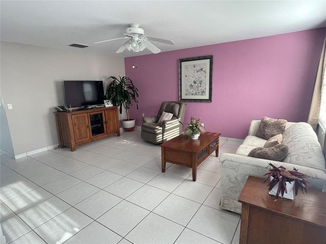 402 DORCHESTER PLACE 40, Sun City Center, FL 33573