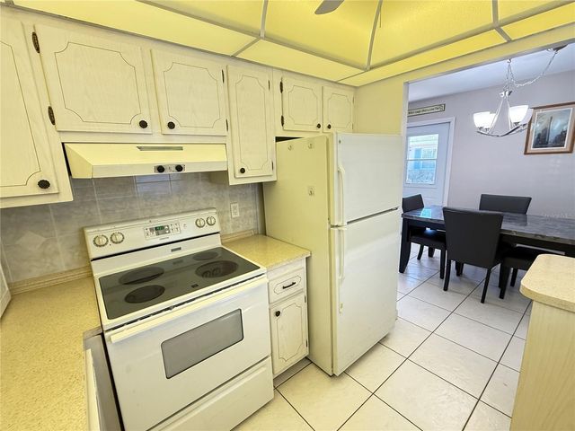 402 DORCHESTER PLACE 40, Sun City Center, FL 33573