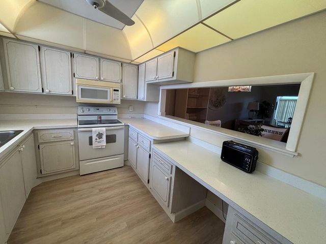 2950 SE Ocean Boulevard 7-5, Stuart, FL 34996