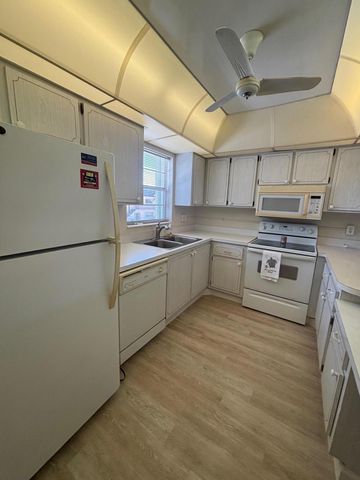 2950 SE Ocean Boulevard 7-5, Stuart, FL 34996