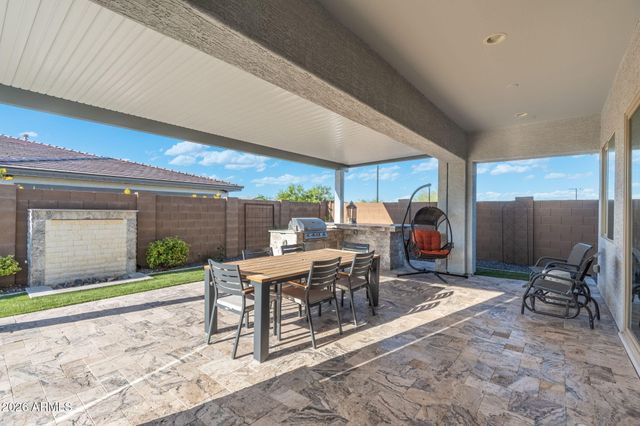 14195 W GRAY FOX Trail, Surprise, AZ 85387