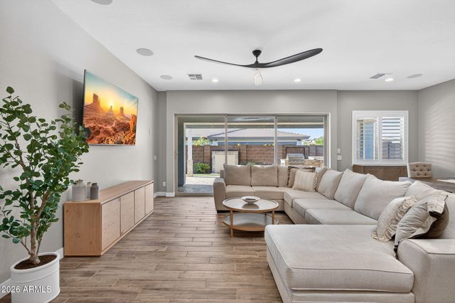 14195 W GRAY FOX Trail, Surprise, AZ 85387