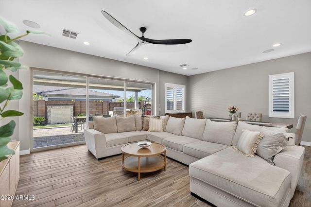 14195 W GRAY FOX Trail, Surprise, AZ 85387