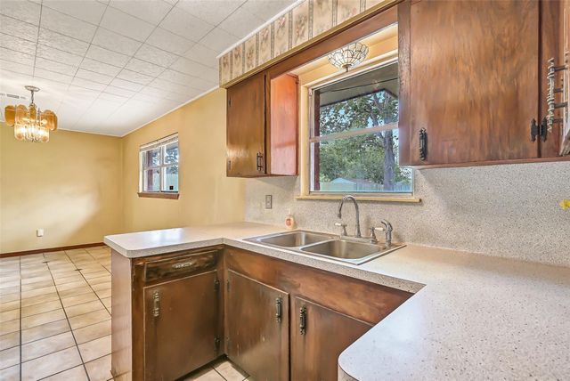 2826 5th Avenue N, Texas City, TX 77590