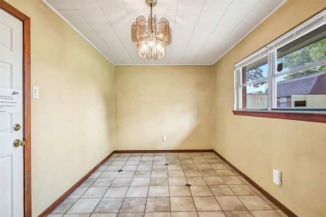 2826 5th Avenue N, Texas City, TX 77590