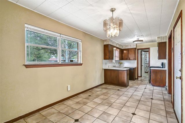 2826 5th Avenue N, Texas City, TX 77590