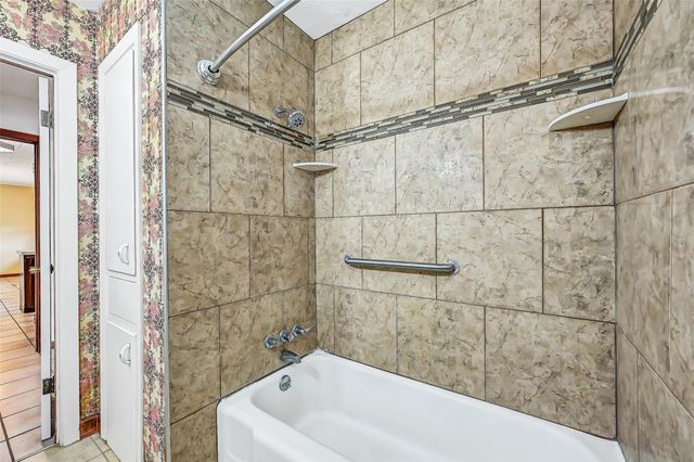 2826 5th Avenue N, Texas City, TX 77590