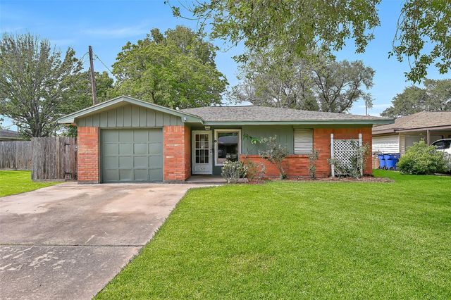 2826 5th Avenue N, Texas City, TX 77590