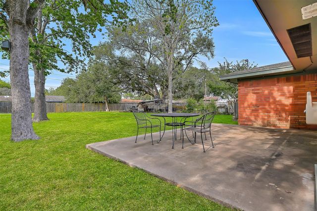 2826 5th Avenue N, Texas City, TX 77590