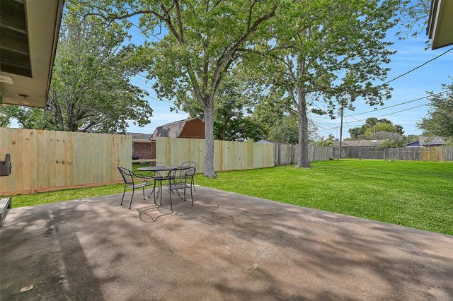 2826 5th Avenue N, Texas City, TX 77590