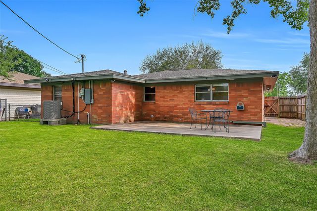 2826 5th Avenue N, Texas City, TX 77590