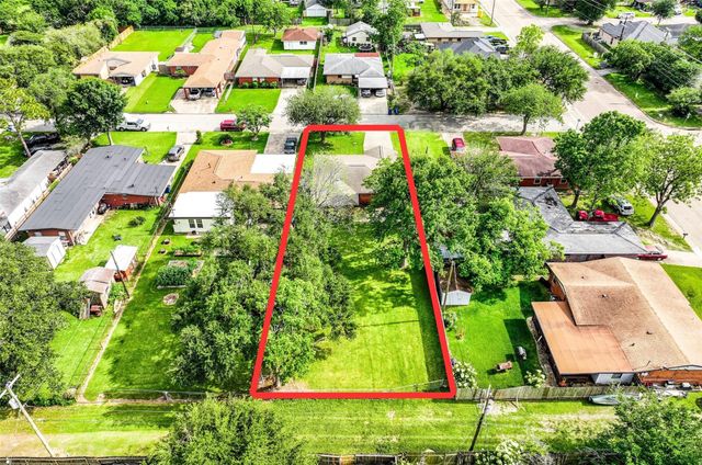 2826 5th Avenue N, Texas City, TX 77590