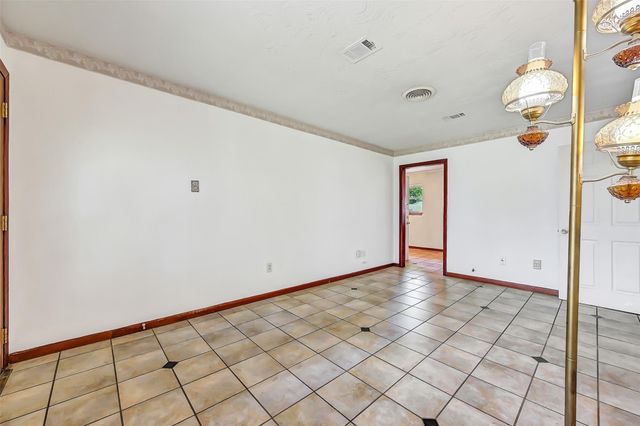 2826 5th Avenue N, Texas City, TX 77590