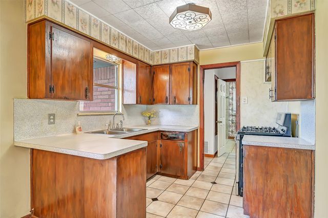 2826 5th Avenue N, Texas City, TX 77590