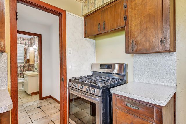 2826 5th Avenue N, Texas City, TX 77590