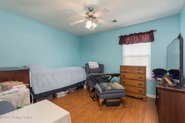 8405 Moss Garden Dr, Louisville, KY 40219