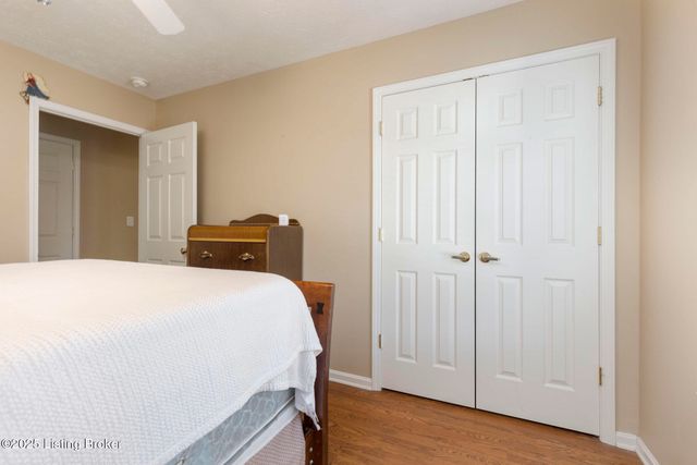 8405 Moss Garden Dr, Louisville, KY 40219