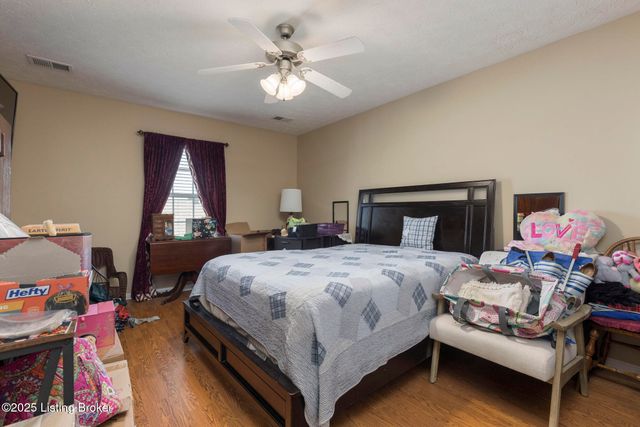 8405 Moss Garden Dr, Louisville, KY 40219