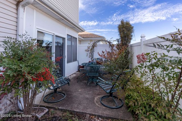 8405 Moss Garden Dr, Louisville, KY 40219