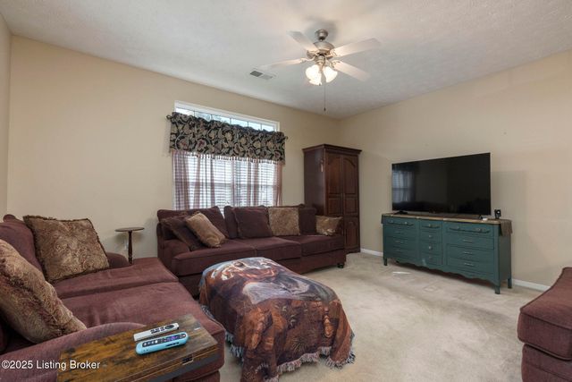 8405 Moss Garden Dr, Louisville, KY 40219