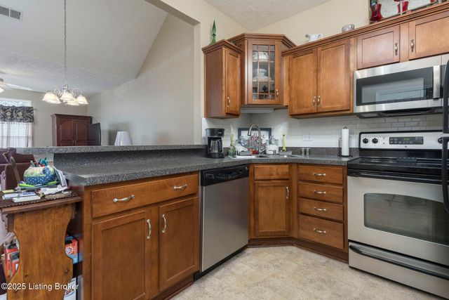 8405 Moss Garden Dr, Louisville, KY 40219