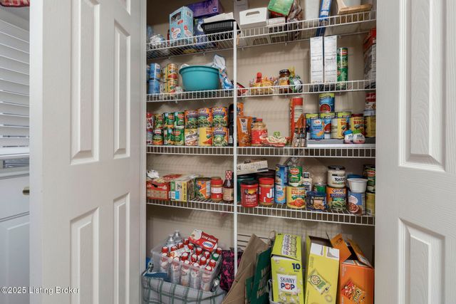 8405 Moss Garden Dr, Louisville, KY 40219