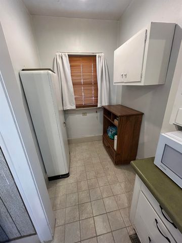 144 N Glenn St, Wichita, KS 67203