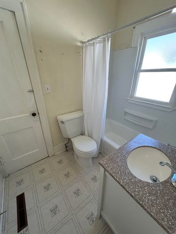 144 N Glenn St, Wichita, KS 67203