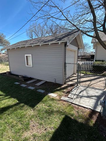 144 N Glenn St, Wichita, KS 67203