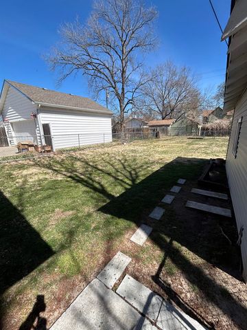 144 N Glenn St, Wichita, KS 67203