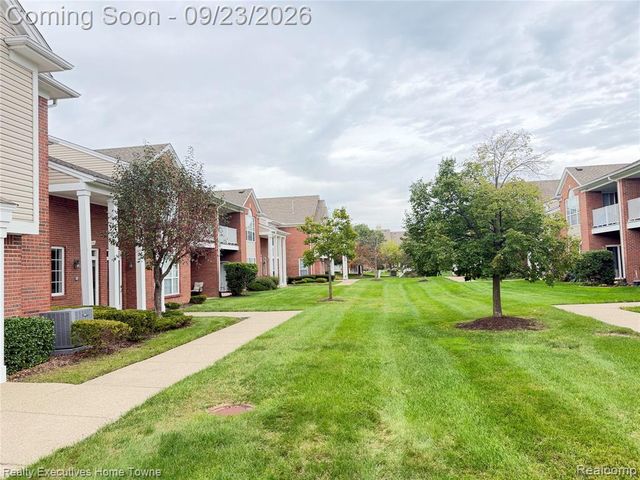 16476 Radison Drive, Macomb, MI 48044