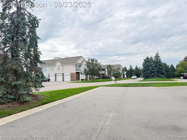 16476 Radison Drive, Macomb, MI 48044