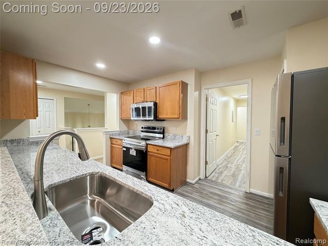 16476 Radison Drive, Macomb, MI 48044