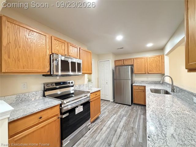 16476 Radison Drive, Macomb, MI 48044