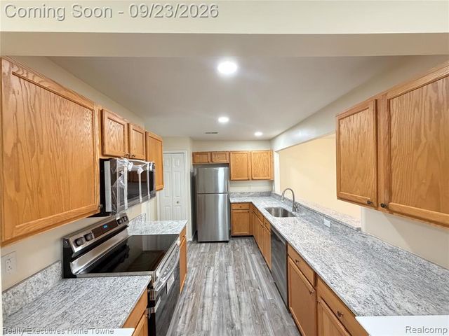 16476 Radison Drive, Macomb, MI 48044