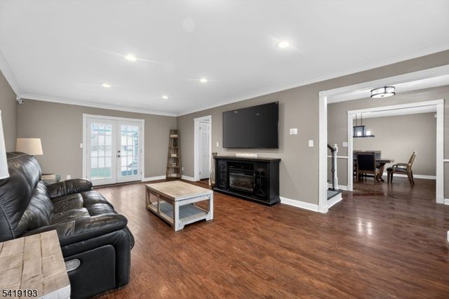 9 Linwood Rd, Mount Olive Twp., NJ 07836