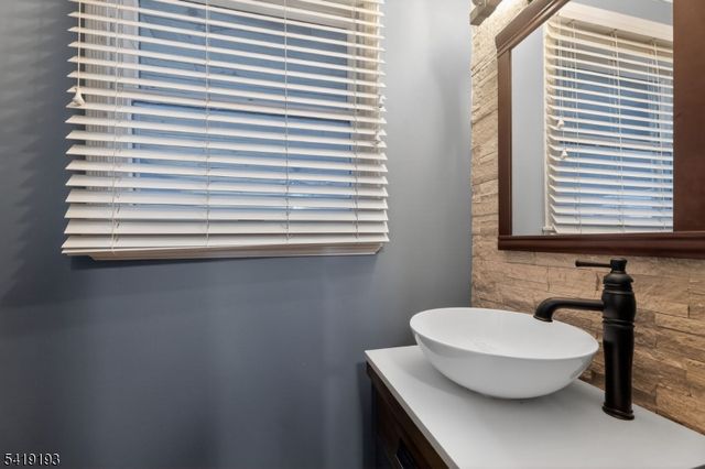 9 Linwood Rd, Mount Olive Twp., NJ 07836