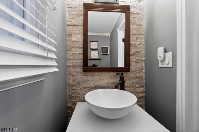 9 Linwood Rd, Mount Olive Twp., NJ 07836