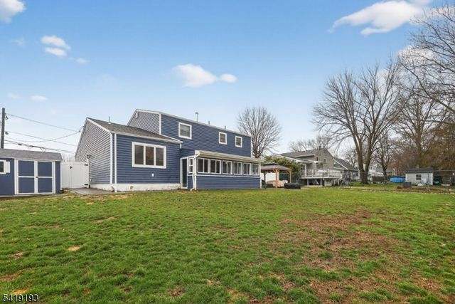 9 Linwood Rd, Mount Olive Twp., NJ 07836