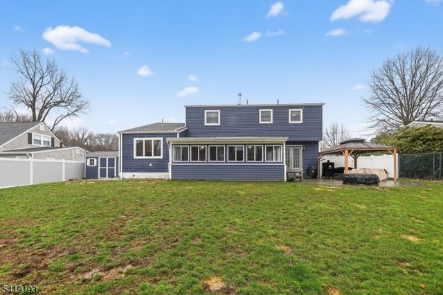 9 Linwood Rd, Mount Olive Twp., NJ 07836