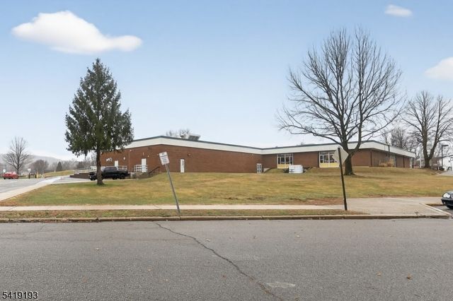 9 Linwood Rd, Mount Olive Twp., NJ 07836